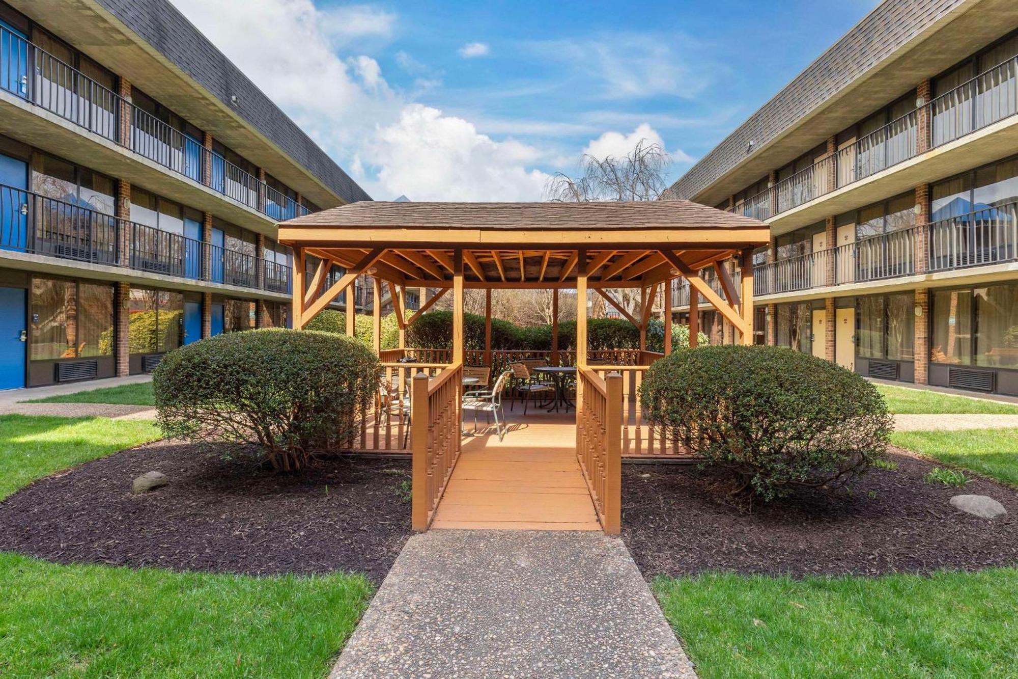 Quality Inn Vienna - Tysons Corner Exterior foto
