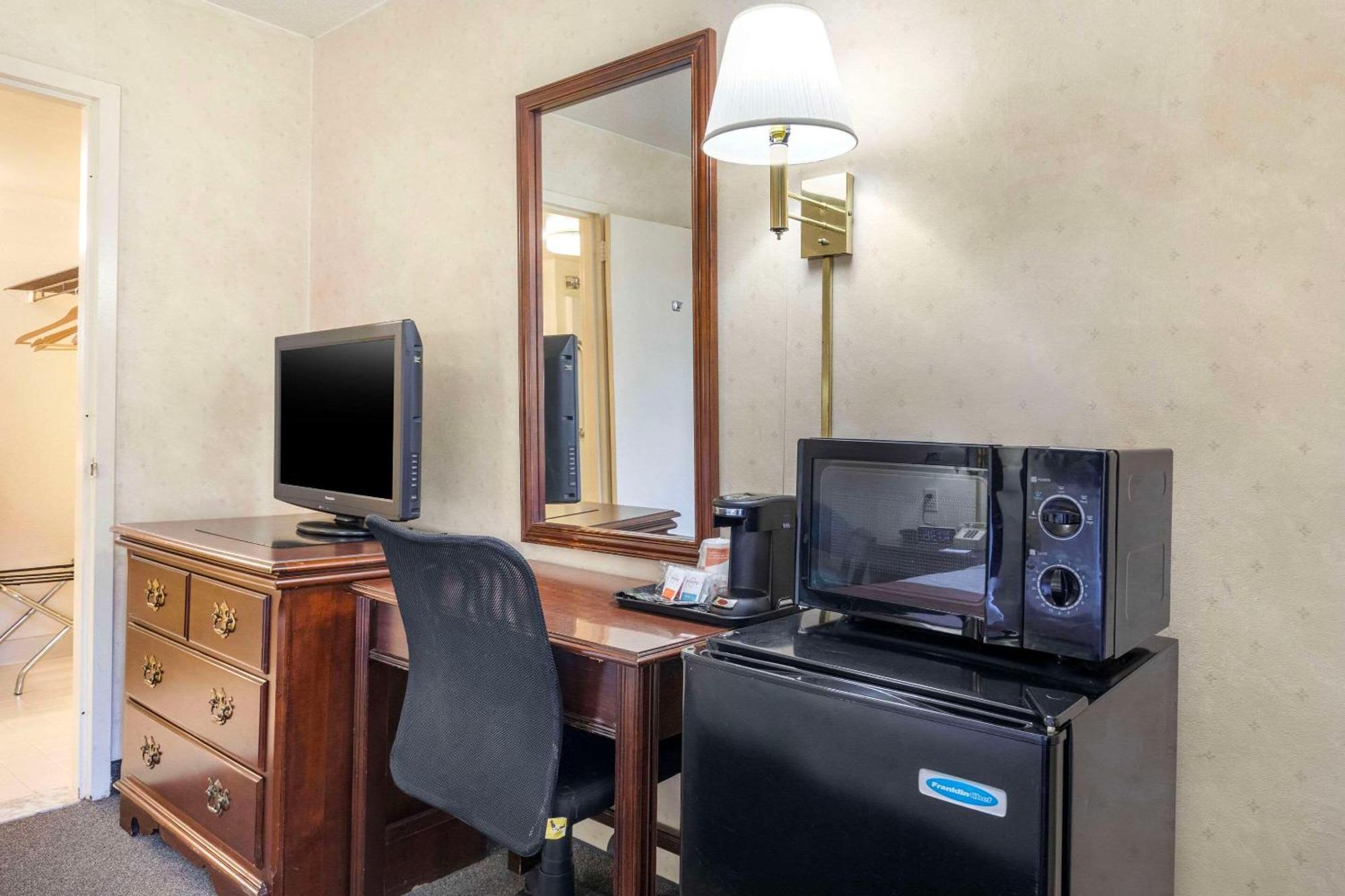 Quality Inn Vienna - Tysons Corner Exterior foto
